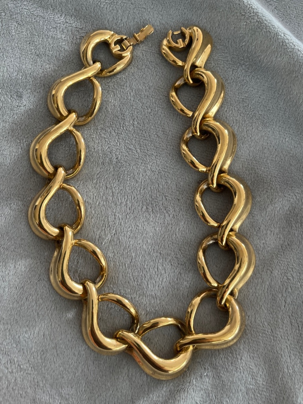 Vintage gold tone chunky lightweight necklace